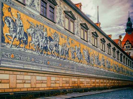 The Fürstenzug Dresden - the largest porcelain painting in ...